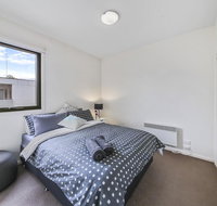 Comfy 2BR Suite Near Flemington Races FREE Parking - Accommodation Mt Buller