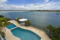 Commodore Apartments