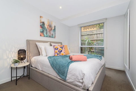 Convenience And Luxury In Carnegie - Accommodation Mt Buller 3