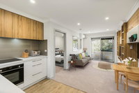 cool quiet modern secure walking distance to Perth and landmarks