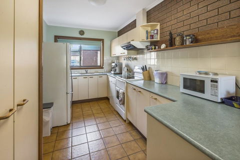 Eagle Point Getaway - Waterfront Serenity! - Accommodation Mt Buller 3