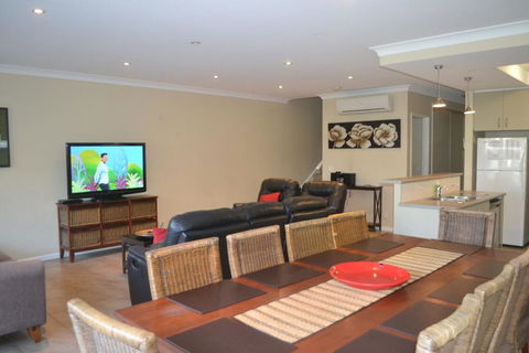 ELSINOR Townhouse 4 Mulwala - Accommodation Mt Buller 3