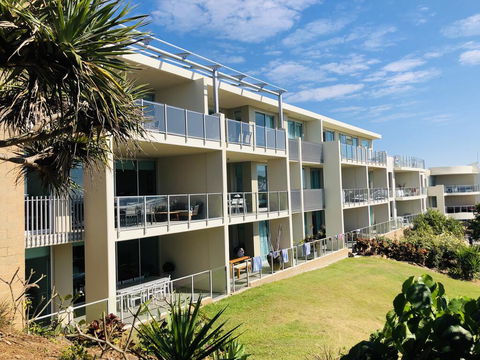 EXTRA LARGE 2 Bed Apartment - 3 Pools And Spa - Mountain View - BEACHFRONT LOCATION CABARITA BEACH - Accommodation Mt Buller 3