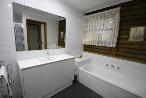 Halls Gap Log Cabins - Accommodation Mt Buller 2