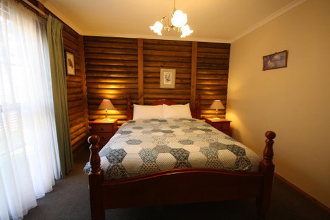Halls Gap Log Cabins - Accommodation Mt Buller 3