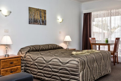 Holbrook Town Centre Motor Inn - Accommodation Mt Buller 2