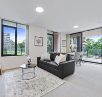 HomeHotel walking distance to Train and Westfield. - Accommodation Mt Buller