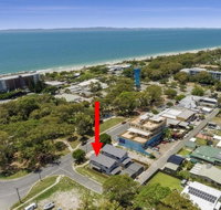 LAVISH BEACH HOUSE ON THE SURF SIDE - Accommodation Mt Buller