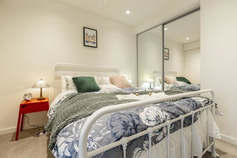 LUXURIOUS RIVERSIDE RESORT STYLE APARTMENTPOOLSPAGYMROOFTOP WITH CITY VIEWS - Accommodation Mt Buller 1