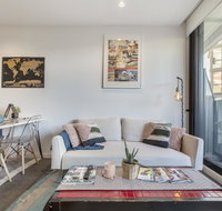 LUXURIOUS RIVERSIDE RESORT STYLE APARTMENTPOOLSPAGYMROOFTOP WITH CITY VIEWS - Accommodation Mt Buller