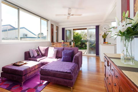 METRES TO THE BEACH - MORNINGTON - Accommodation Mt Buller 0
