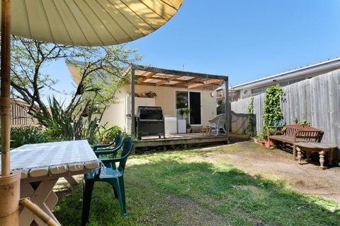 METRES TO THE BEACH - MORNINGTON - Accommodation Mt Buller 3