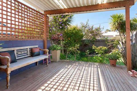 METRES TO THE BEACH - MORNINGTON - Accommodation Mt Buller 1