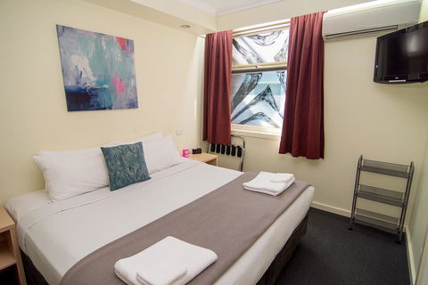 Miami Hotel Melbourne - Accommodation Mt Buller 1