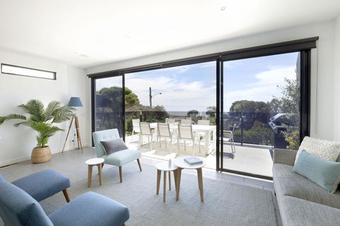Mills Beach Retreat Luxury Family Retreat With Hydrotherapy Spa, Opposite Beach, Walk To Village - Accommodation Mt Buller 0