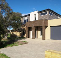 Modern Beachside 5 Bedrooms - Accommodation Mt Buller