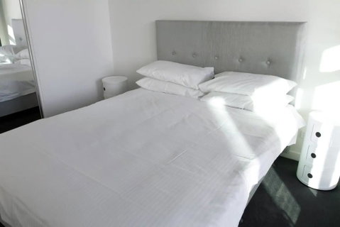 Modern Light-Filled 1 Bed In South Melbourne - Accommodation Mt Buller 3