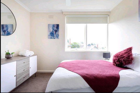 Modern St Kilda East Apartment - Free Parking - Accommodation Mt Buller 0
