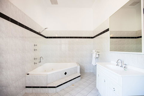 Captain Stirling Hotel - Accommodation Mt buller 26