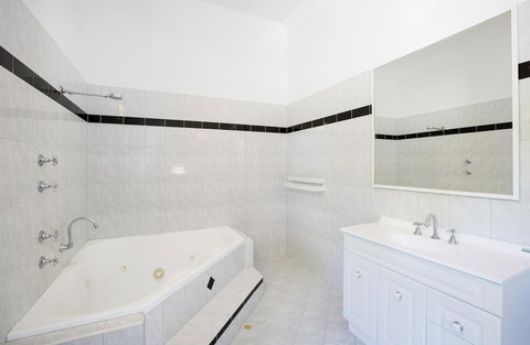 Captain Stirling Hotel - Accommodation Mt buller 9