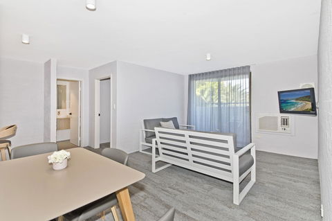 Atrium Hotel Mandurah - Accommodation Mt Buller 25