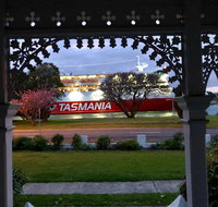 Riverbank villa - 4 bedroom house villa - Accommodation Mt Buller