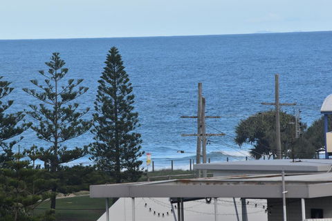 NEW UPMARKET COMFORTABLE 2 Bed, 2 Bath, OCEAN VIEWS, 250m To BUDDINA BEACH! - Accommodation Mt Buller 2