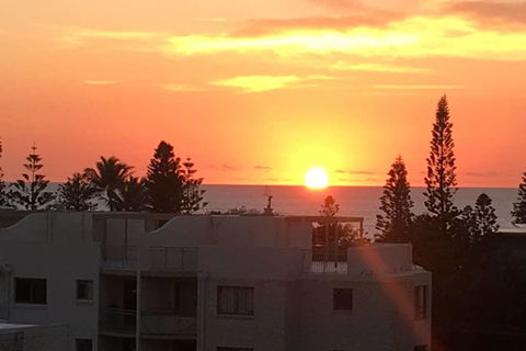 NEW UPMARKET COMFORTABLE 2 Bed, 2 Bath, OCEAN VIEWS, 250m To BUDDINA BEACH! - Accommodation Mt Buller 1