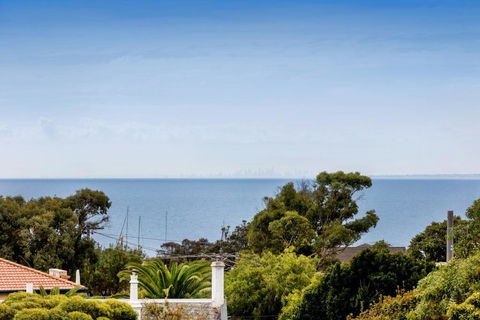 NORTH POINT RETREAT - MORNINGTON - Accommodation Mt Buller 1