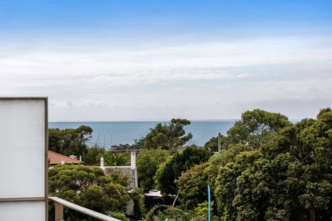 NORTH POINT RETREAT - MORNINGTON - Accommodation Mt Buller 2