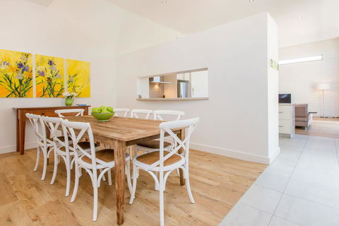 PALM COURT RETREAT - MORNINGTON - Accommodation Mt Buller 1