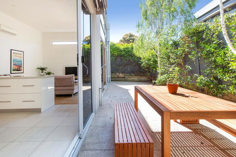 PALM COURT RETREAT - MORNINGTON - Accommodation Mt Buller 2