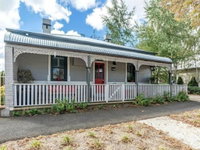 Red Door Cottage of Orange - Heritage Home