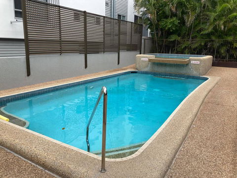 RENTAL: All $ Inclusive, Tidy Renovated Studio Apartment On The Strand, Pool,  - Accommodation Mt Buller 2