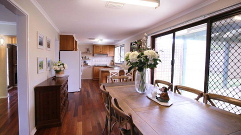 Spacious And Cozy Home Next To Glen Waverley - Accommodation Mt Buller 1