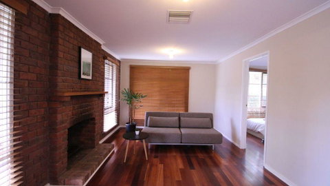 Spacious And Cozy Home Next To Glen Waverley - Accommodation Mt Buller 2