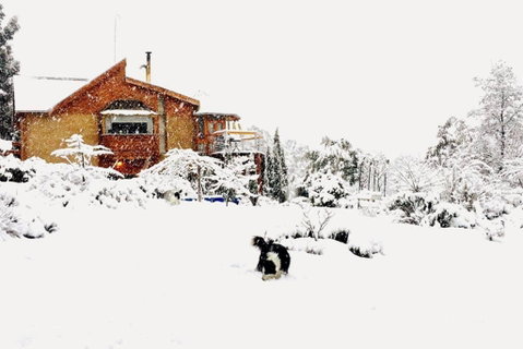 STUNNING HOME WITH AMAZING VIEWS - Just 20 Mins To The City And Only 10 To MONA! - Accommodation Mt Buller 0