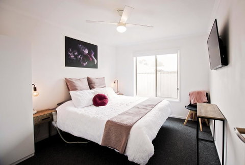 Sunny Shackell - Echuca Moama Holiday Accommodation - Accommodation Mt buller 0