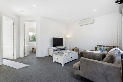 SUNSET VIEWS - MORNINGTON - Accommodation Mt Buller 2