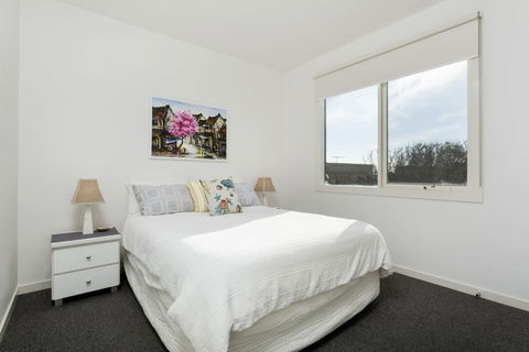 SUNSET VIEWS - MORNINGTON - Accommodation Mt Buller 1
