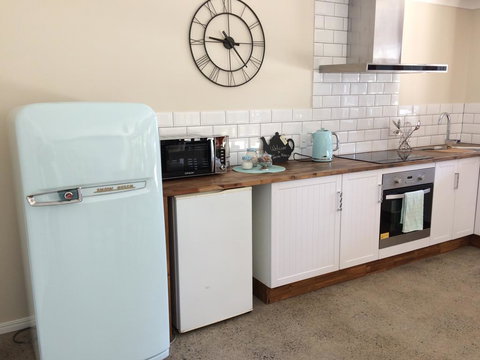 TAKURA HEIGHTS Modern Country Apartment With Pool Access - Accommodation Mt buller 3