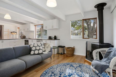 THE ASHMAN HOUSE - Modern And Close To Town - Accommodation Mt Buller 1