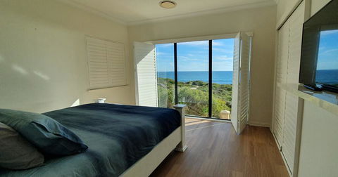 The Beach House - Port Bouvard - Accommodation Mt Buller 2