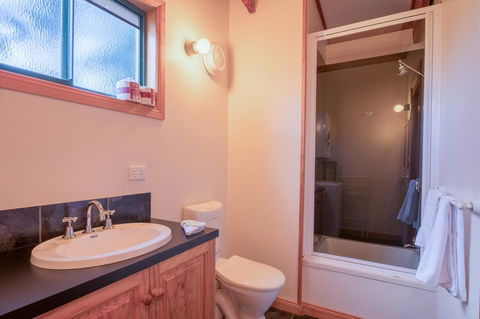 Freycinet Timber Cottage 1 - Accommodation Mt Buller 2