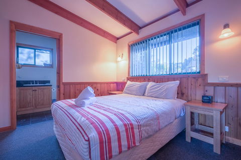 Freycinet Timber Cottage 1 - Accommodation Mt Buller 4
