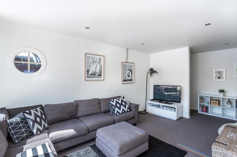 Front Beach House - Accommodation Mt Buller 10