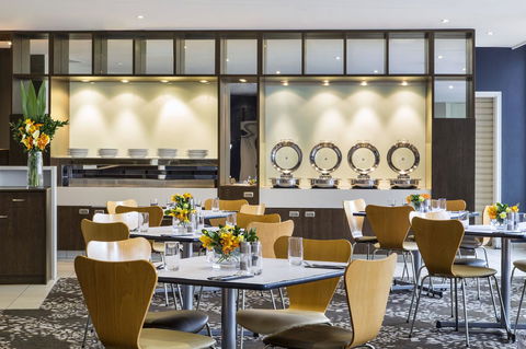 Holiday Inn Melbourne Airport, An IHG Hotel - Accommodation Mt Buller 9
