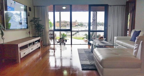 Waterfront Retreat - Accommodation Mt Buller 4