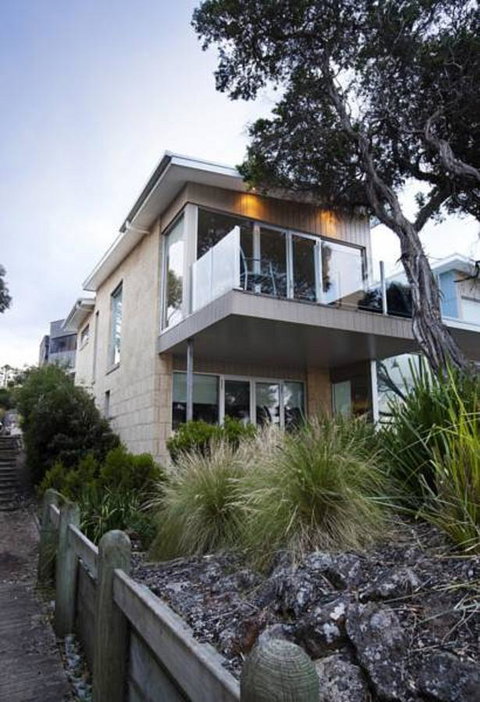 Battery Cove Beach Front Apartment - Accommodation Mt Buller 0