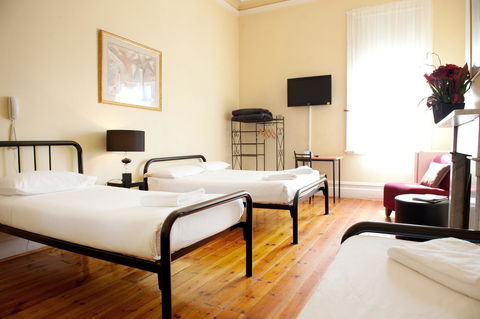 Hotel Claremont Guest House - Accommodation Mt Buller 12